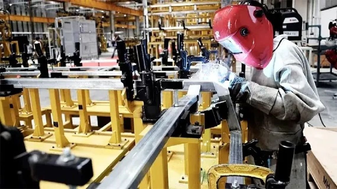 El uso de la capacidad instalada de la industria cayó a 53,6% en enero