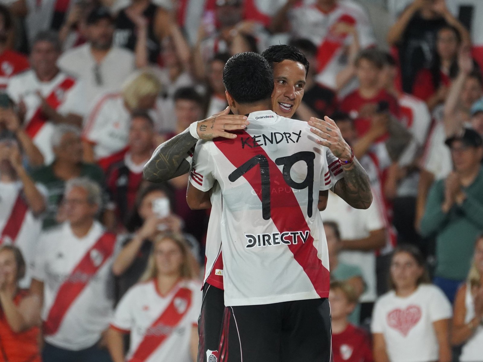 En el bautismo de Coudet en el Monumental, River le ganó a Sarmiento sin brillar pero confirmó la levantada