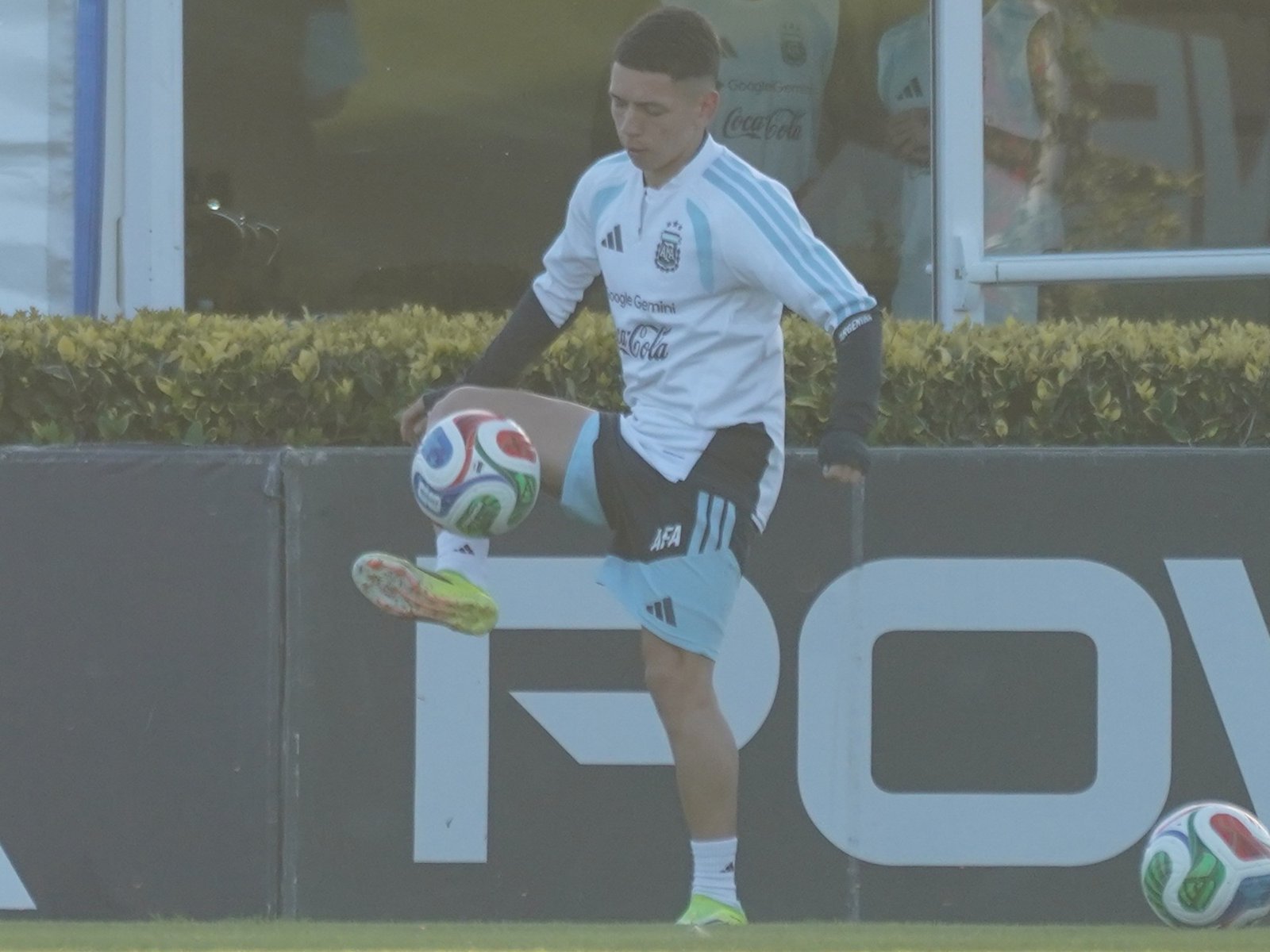 Gianluca Prestianni, entre el ruido tras el escándalo con Vinicius y la contención de Scaloni con el sueño de jugar el Mundial 2026