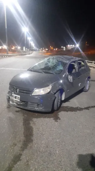 Hallaron un auto abandonado tras un siniestro en Km. 4