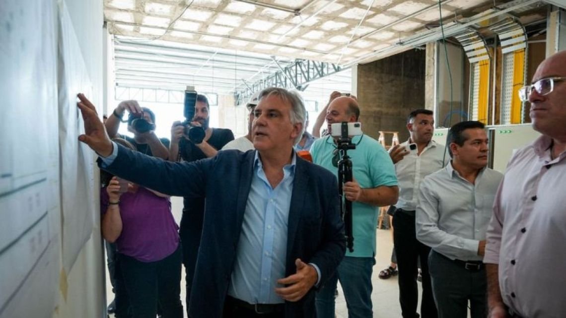 Llaryora pagará un bono de ayuda escolar de $125 mil a los estatales