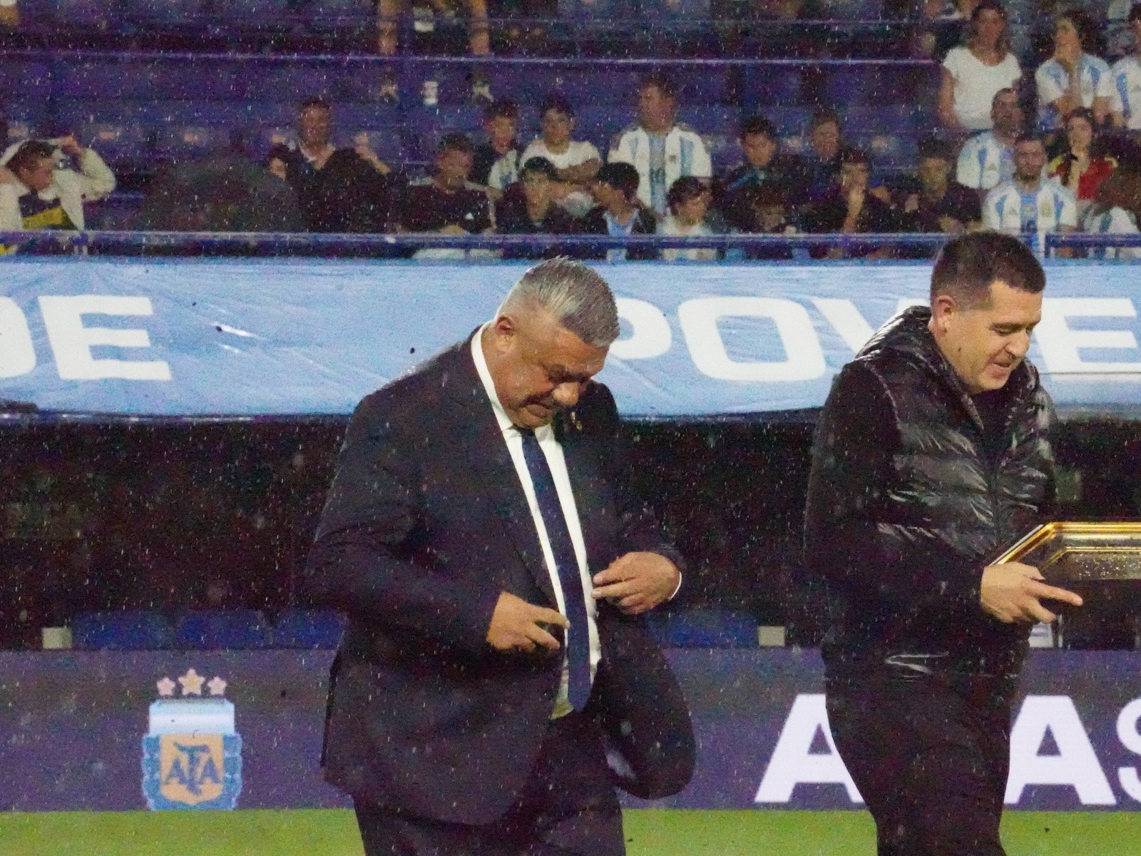 Lluvia de silbidos e insultos a Chiqui Tapia en una Bombonera con muchos huecos para ver el amistoso Argentina y Mauritania rumbo al Mundial 2026