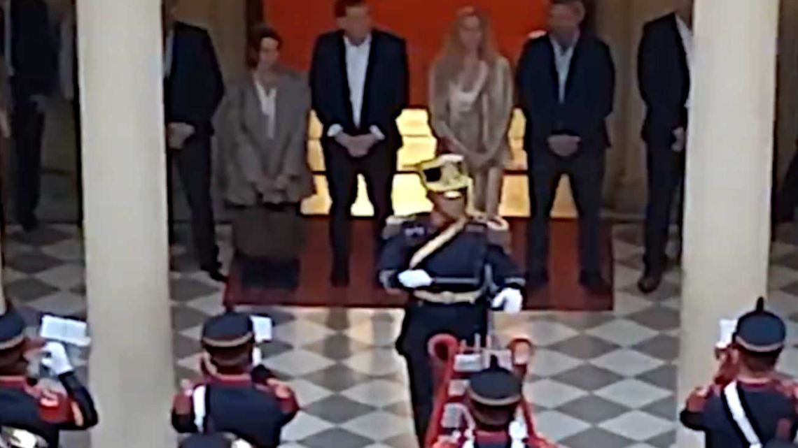 Los Granaderos celebraron el cumpleaños de Karina Milei con un repertorio de Abba