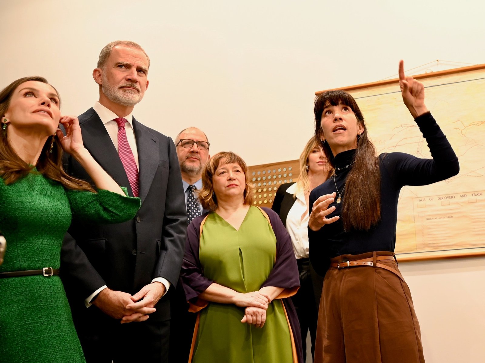 Los reyes de España visitaron juntos un stand argentino en su visita oficial a ARCOmadrid