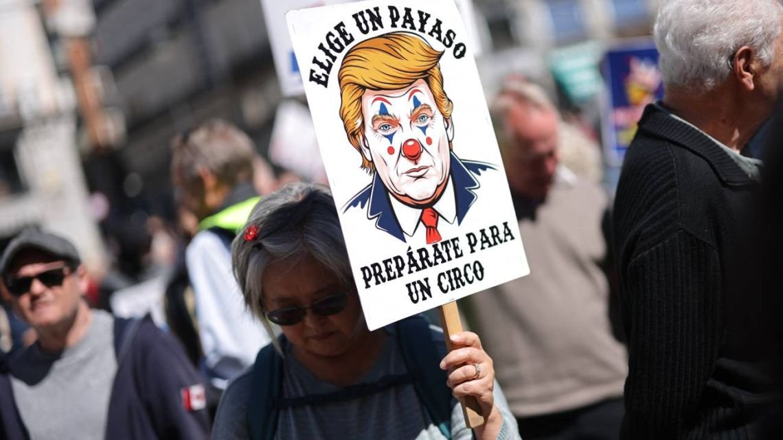 Millones de personas se manifiestan este sábado contra Donald Trump en todo Estados Unidos: "¡Luchemos contra el fascismo!"