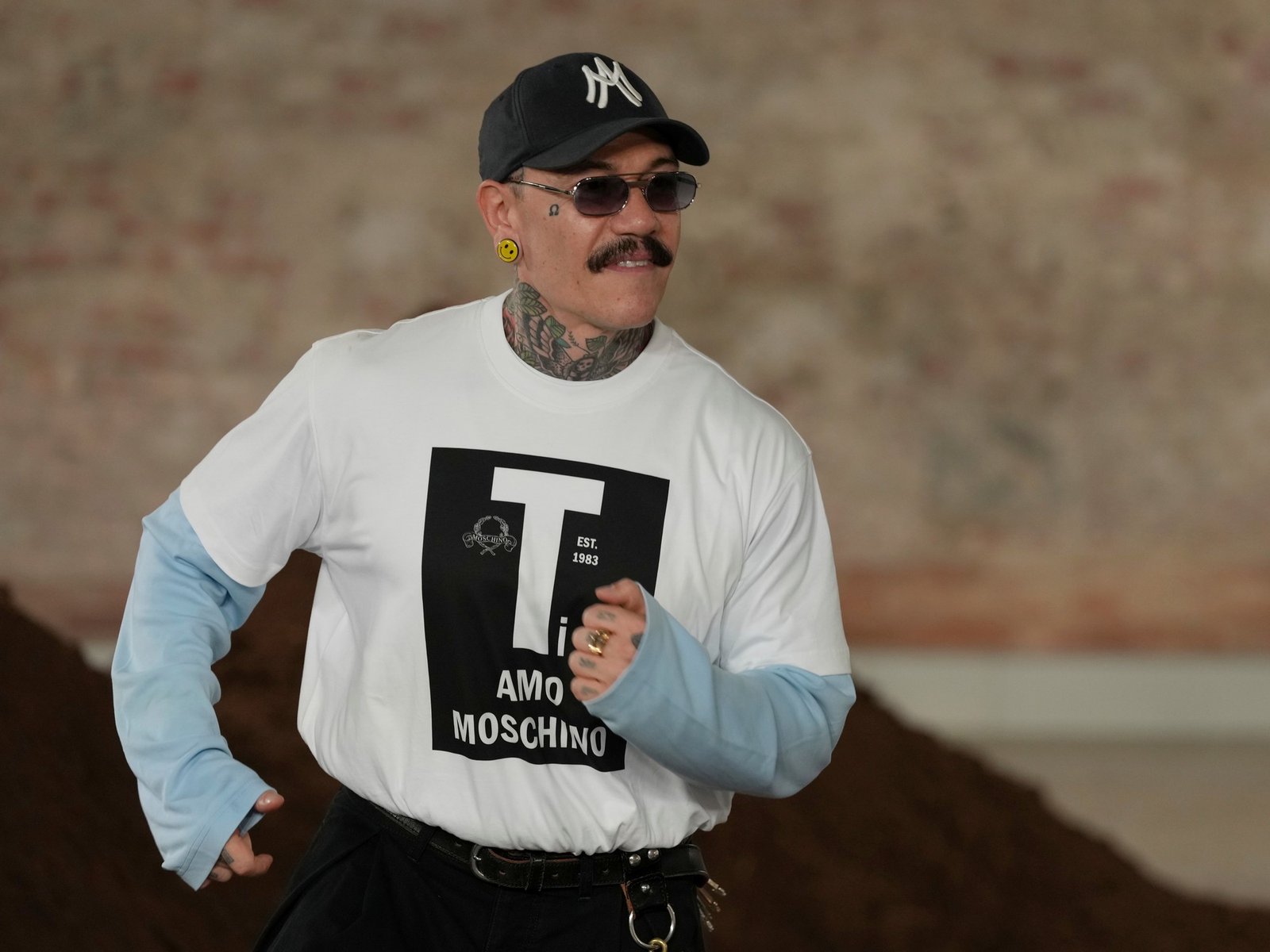 Moschino celebró al país y las celebridades brillaron en la Semana de la Moda