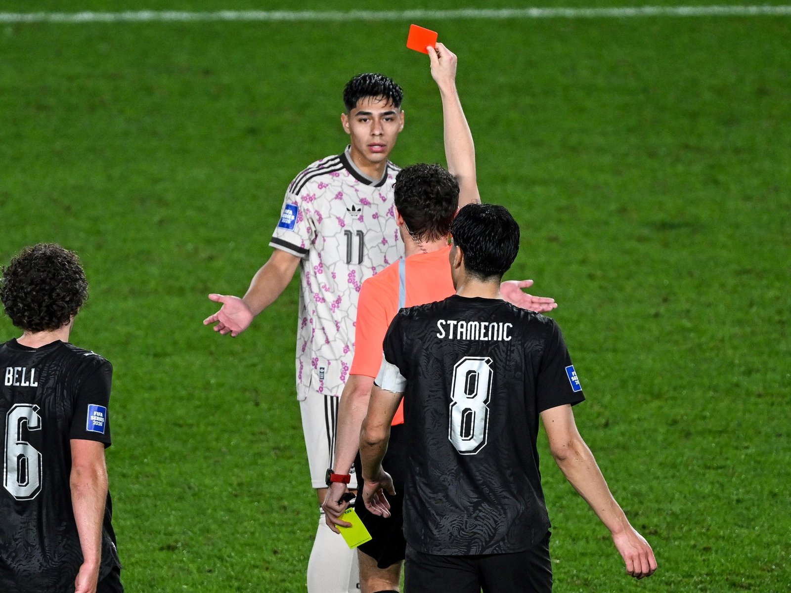 Nueva Zelanda le dio una paliza en las FIFA Series