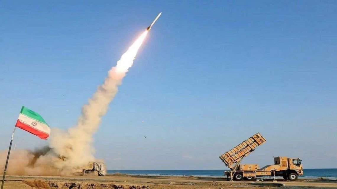 Petróleo, dólar y riesgo país, el canal por el que la guerra pega primero en la Argentina