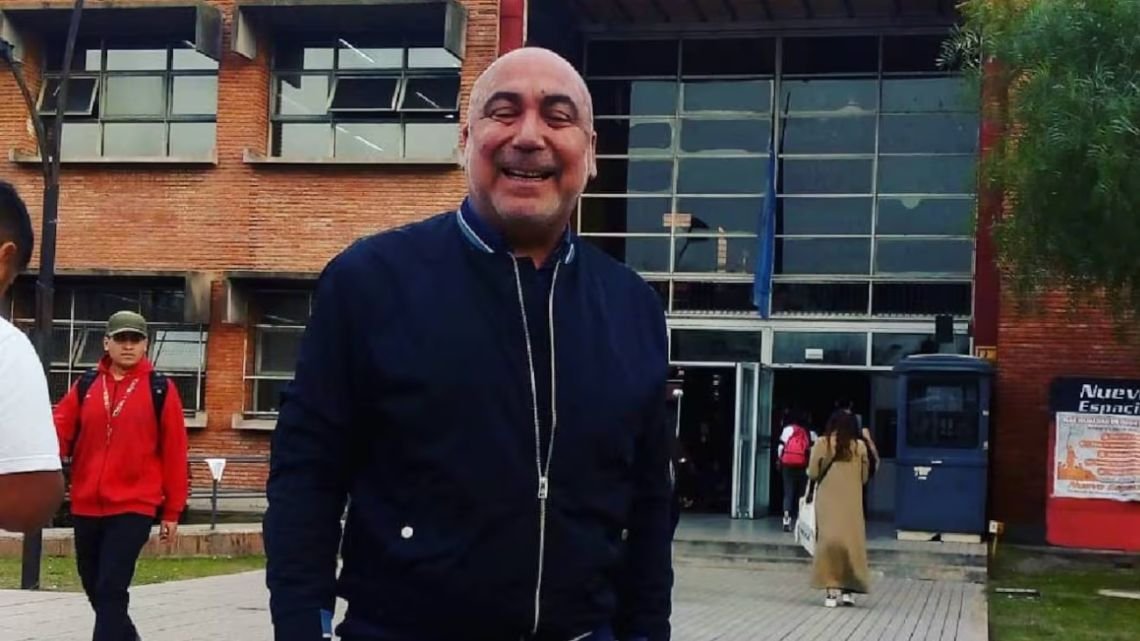 Quién era el docente que hallaron muerto en su departamento de Caballito
