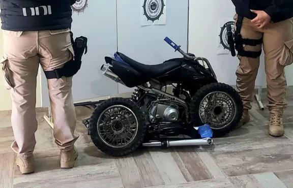 Recuperan una moto robada tras allanamientos en Perito Moreno
