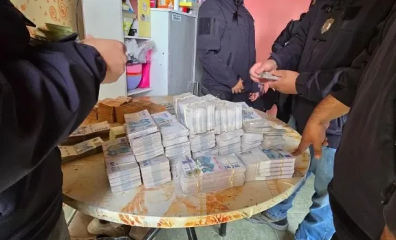 Secuestran armas, droga y más de 120 millones de pesos en Caleta Olivia