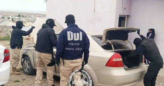 Secuestran un auto en Puerto Deseado vinculado a un robo violento y a una estafa perpetrada en Chubut