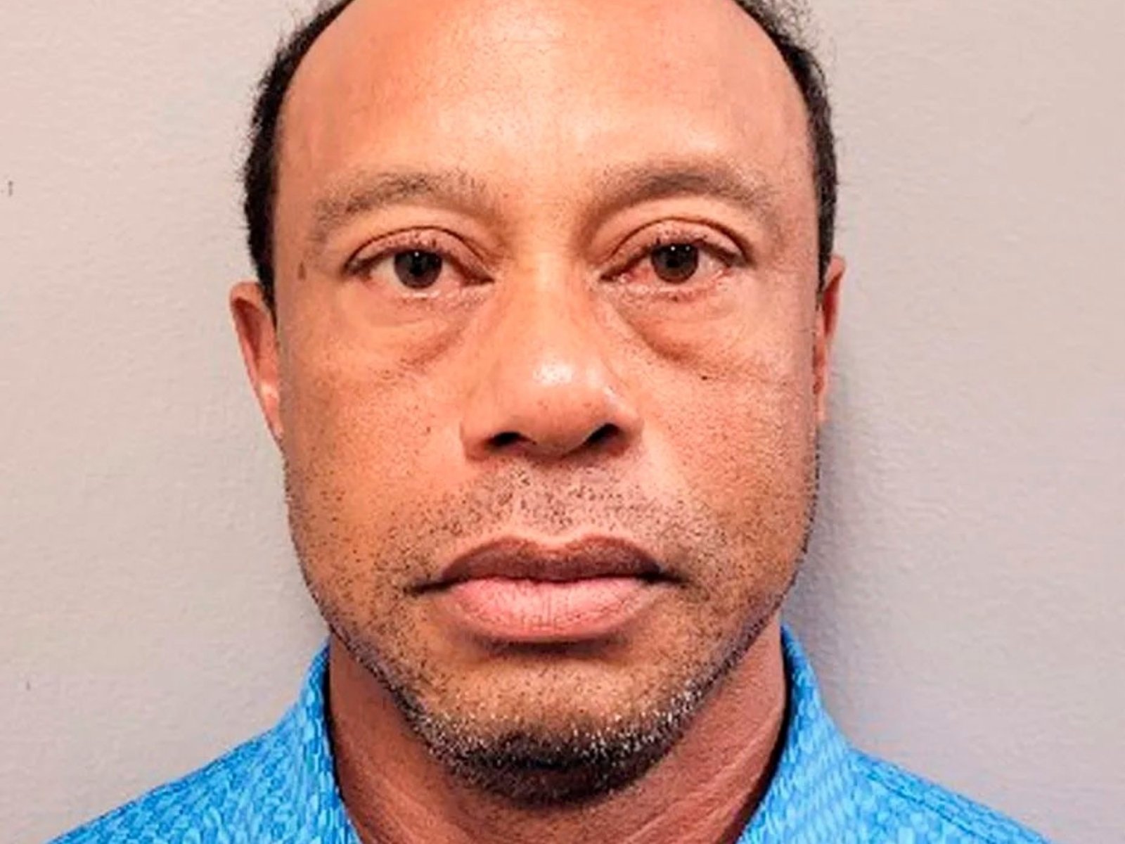 Tiger Woods anunció un retiro temporal para "buscar tratamiento" tras declararse no culpable del accidente y pedir un juicio con jurados