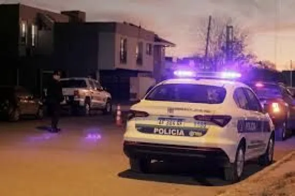 Trelew: Sorprenden a un hombre en el techo de una joyería