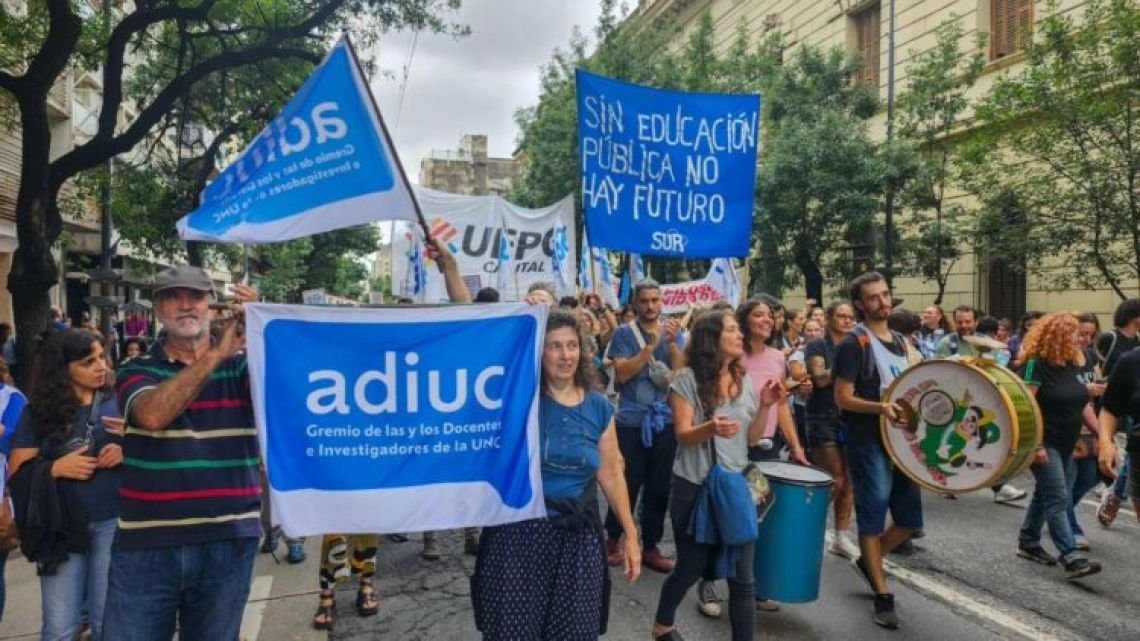 UNC: docentes universitarios paran por una semana y se encaminan a una medida "por tiempo indeterminado"
