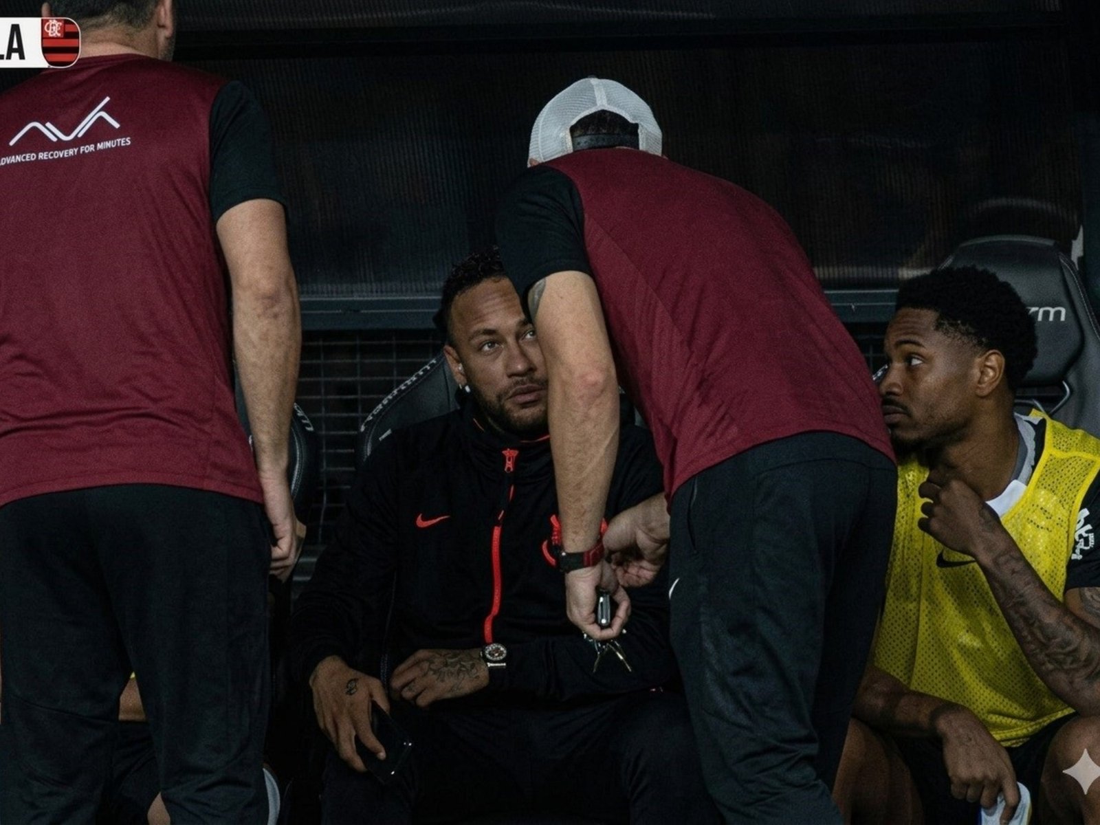 Video: Depay revisó el móvil en pleno partido y lo retaron :: Olé