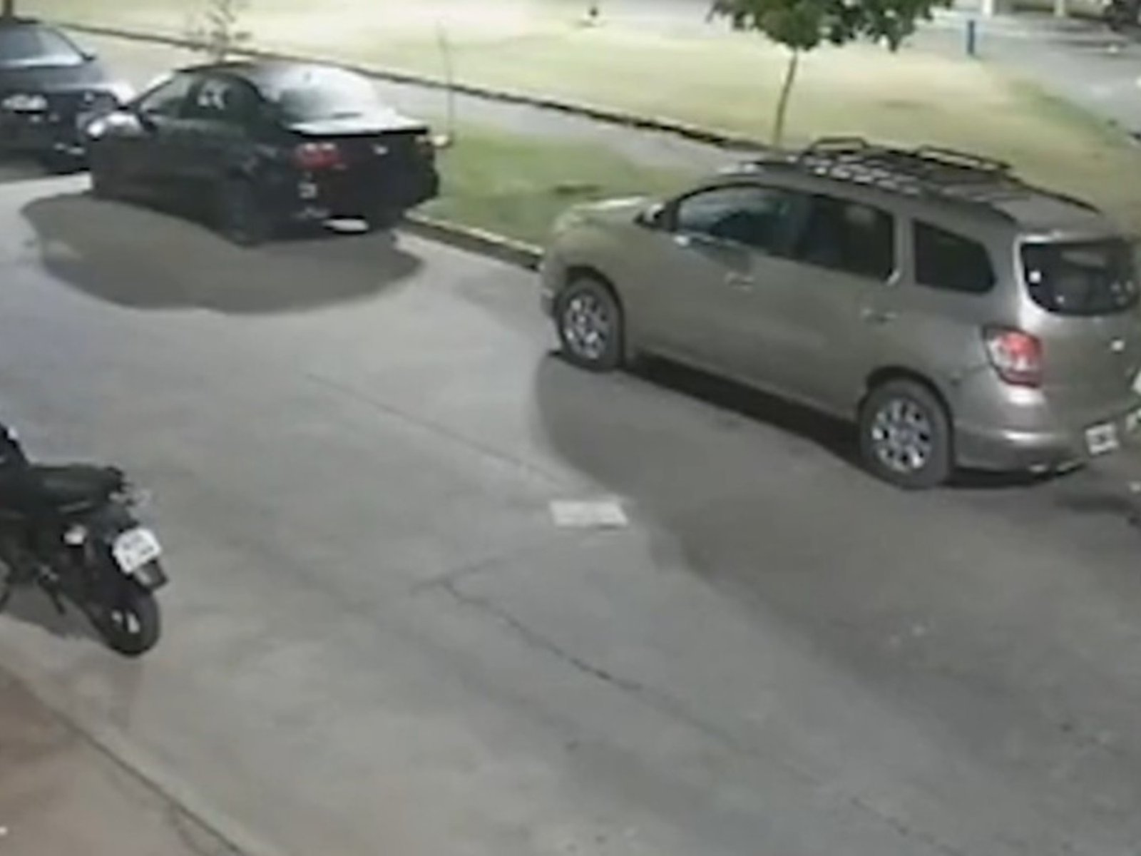 "Voy a volver y los voy a c... a tiros", una brutal advertencia terminó en un tiroteo con un policía y una mujer muerta en Lanús