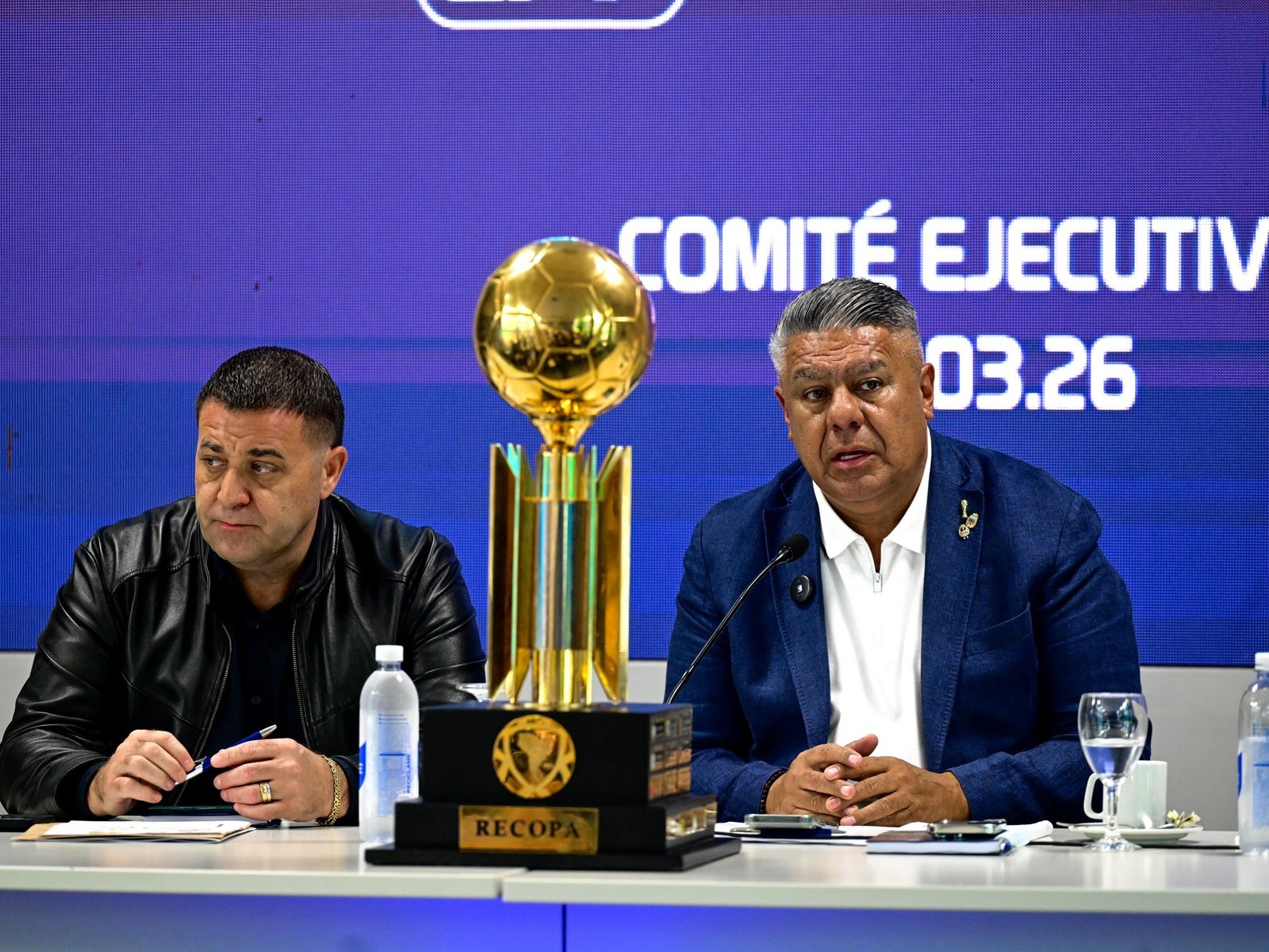 antes de declarar y en medio de nuevas denuncias, Tapia busca el apoyo de dirigentes del Interior