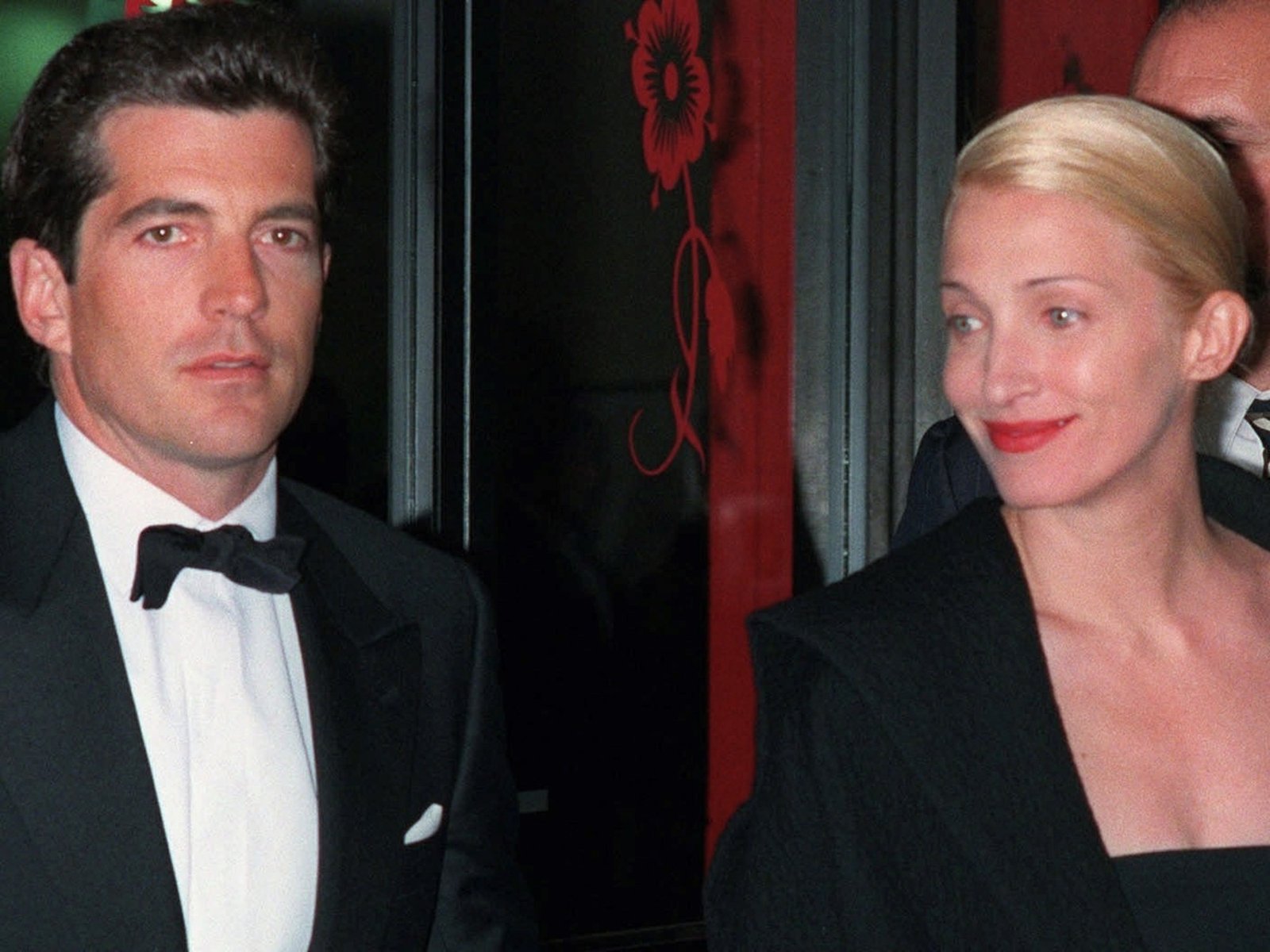 el estilo noventoso de Carolyn Bessette y JFK Jr. vuelve a ser tendencia