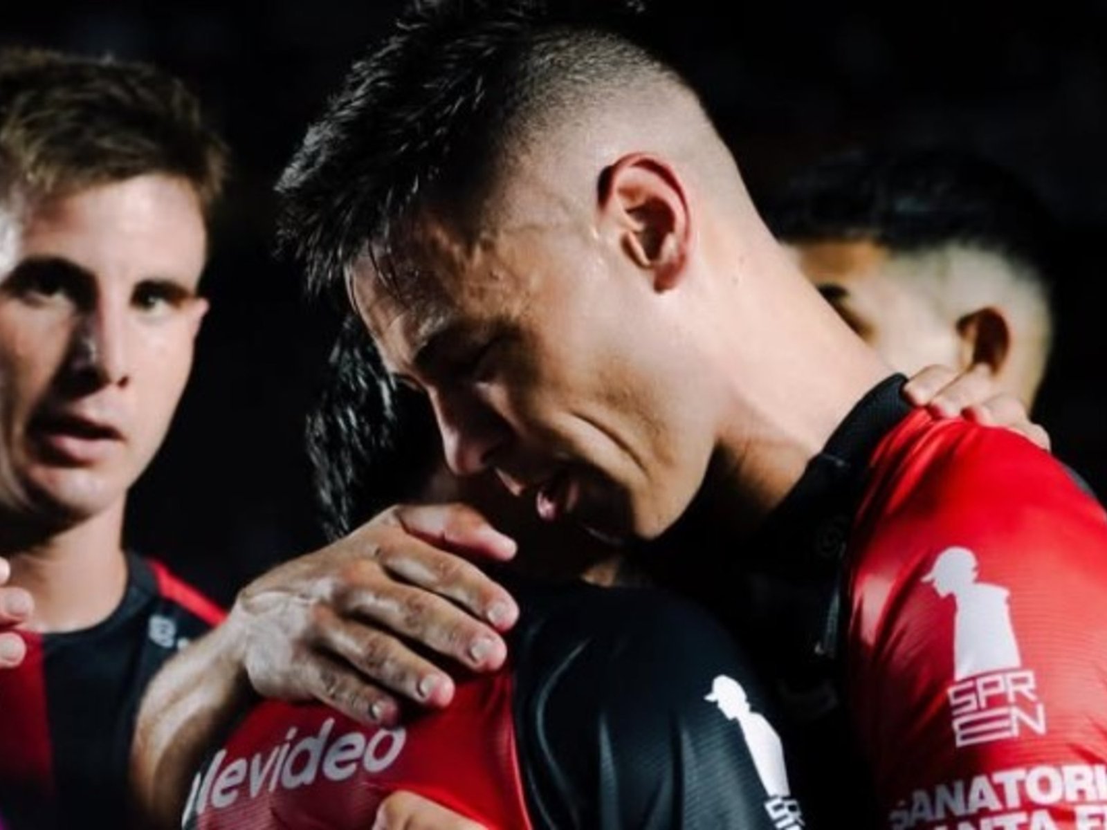 el increíble gol anulado a Temperley y la emoción de Darío Sarmiento, que debutó para Colón tras la muerte de su papá