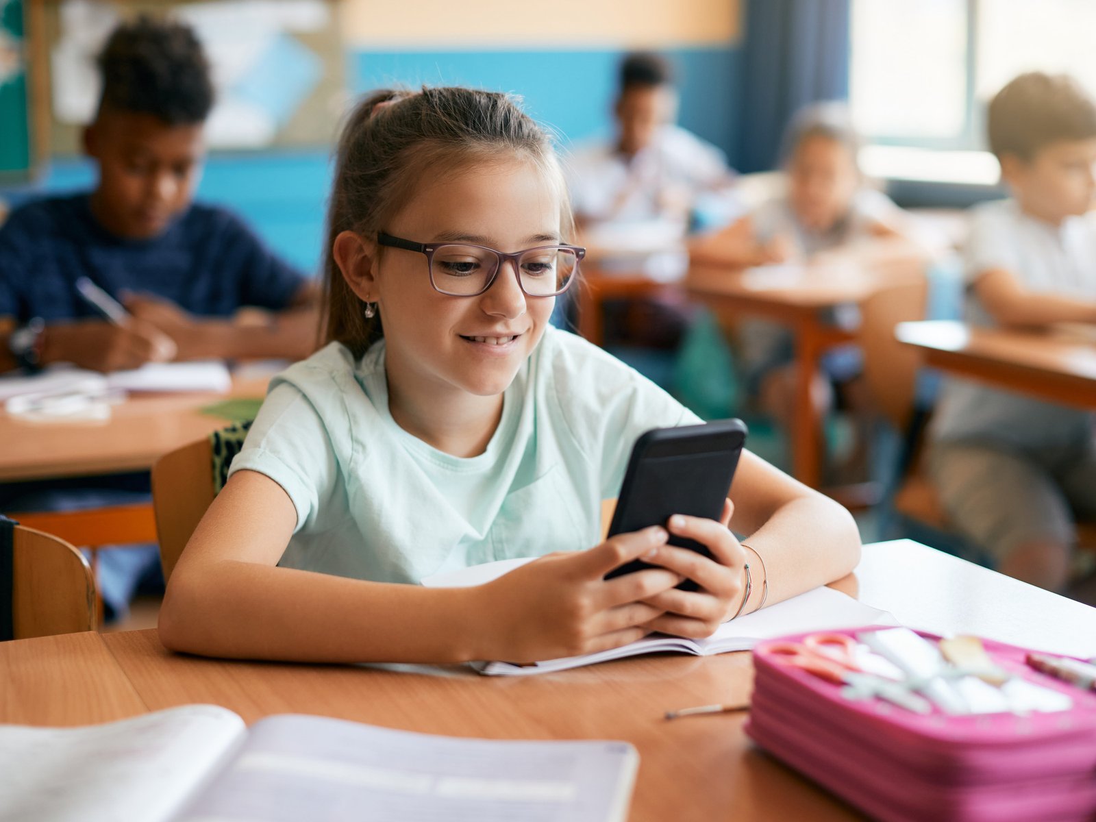 en la Provincia los prohibieron en la primaria pero no en la secundaria