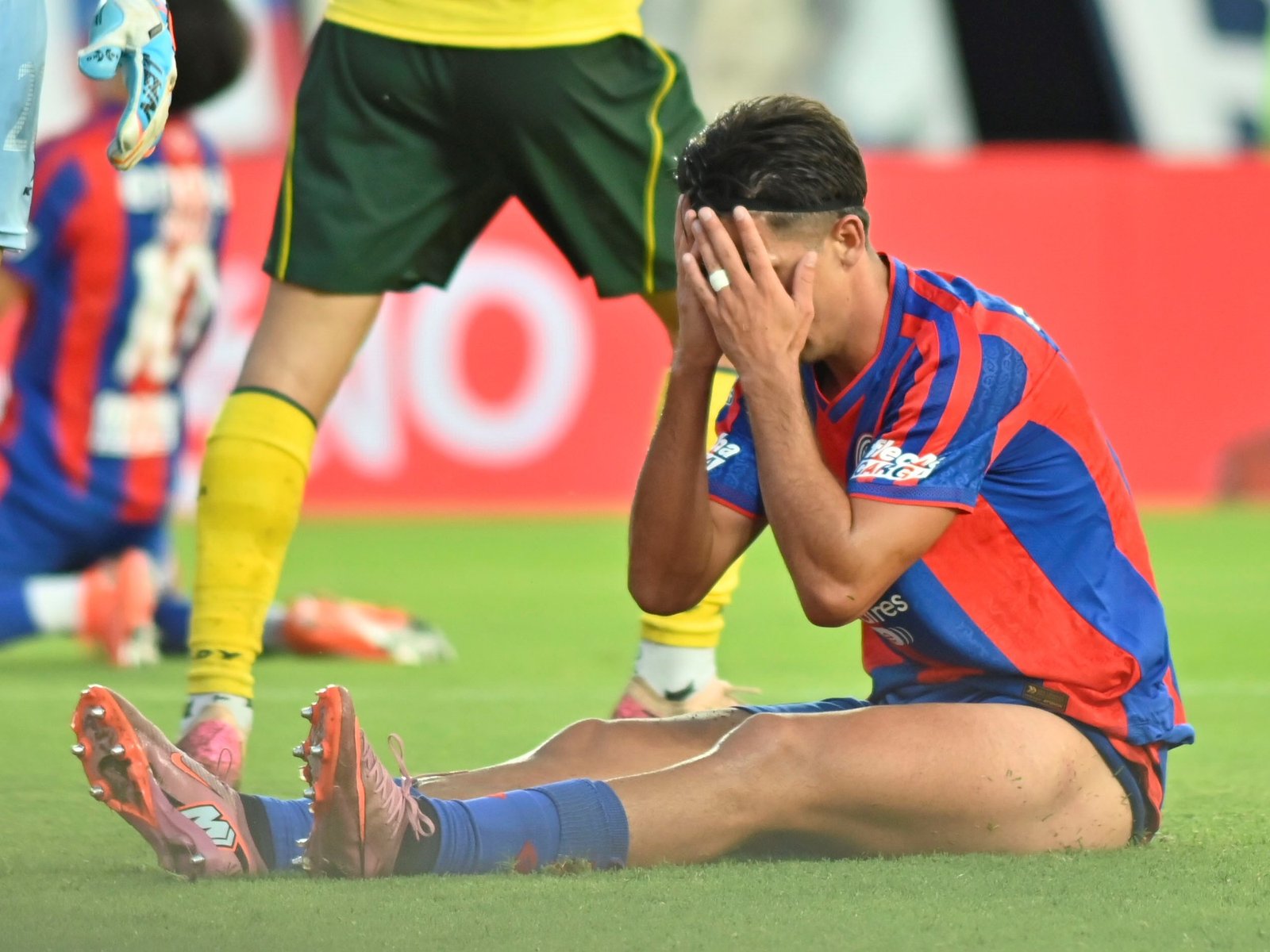 goleó a San Lorenzo y Ayude tambalea en su puesto