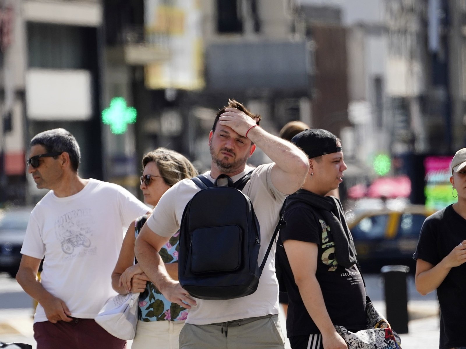 humedad en la Ciudad, alerta amarilla en nueve provincias y calor extremo en el norte