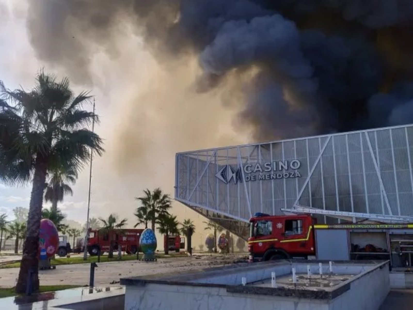 investigan si empezó por una falla en el sistema eléctrico y su conexión a las pantallas solares