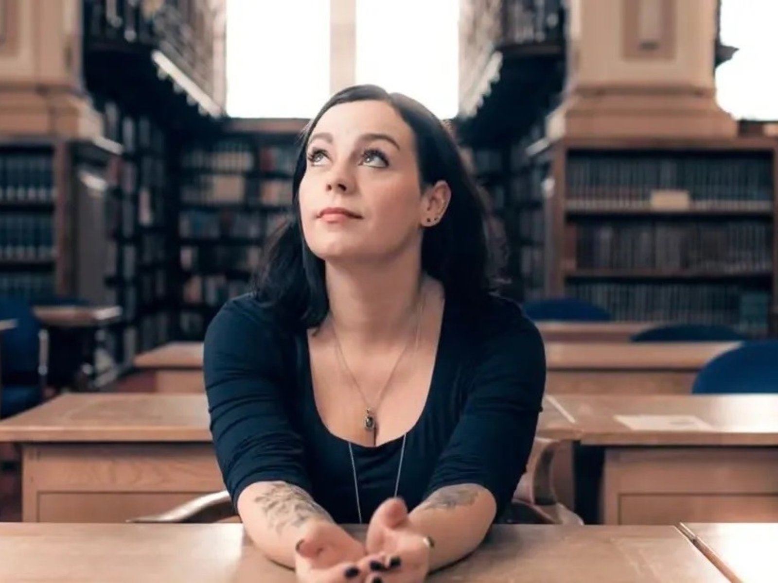 la escritora que vivió un infierno y ahora lo cuenta