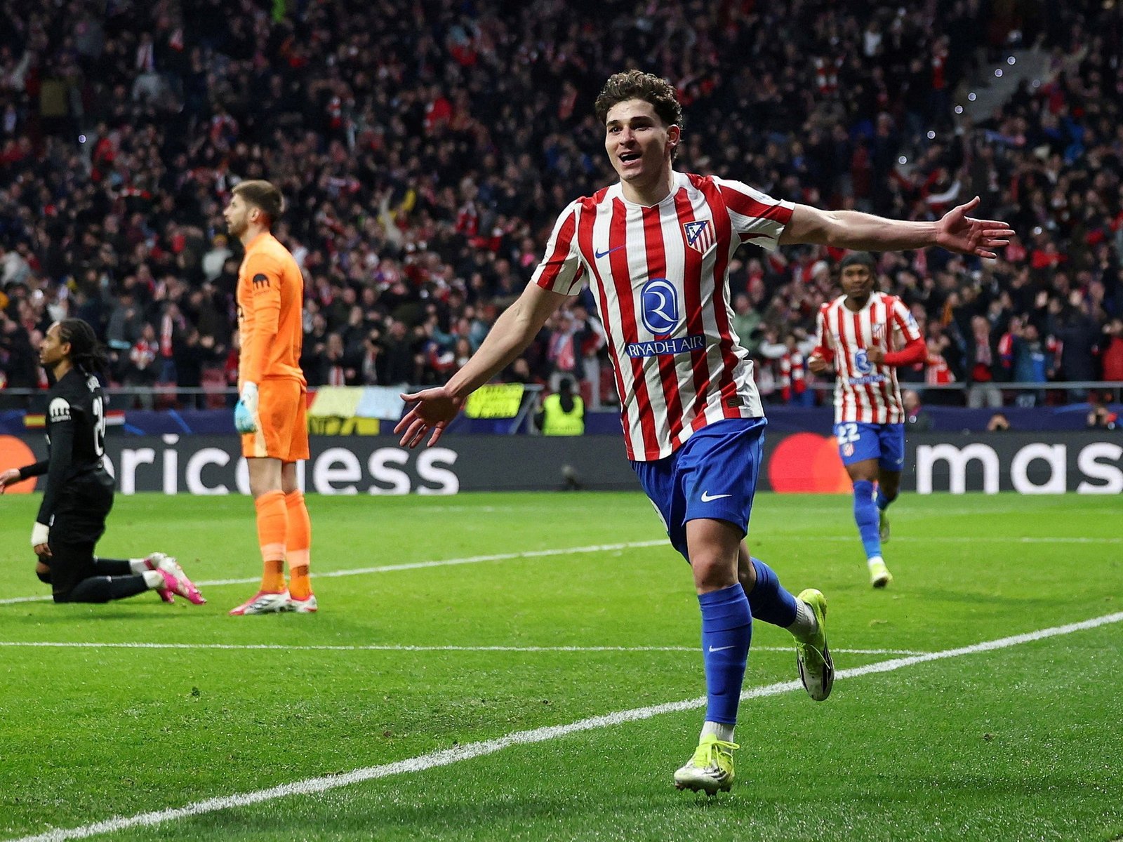 lluvia de goles, ideas ambiciosas y espectáculo en un espejo donde siempre conviene mirarse