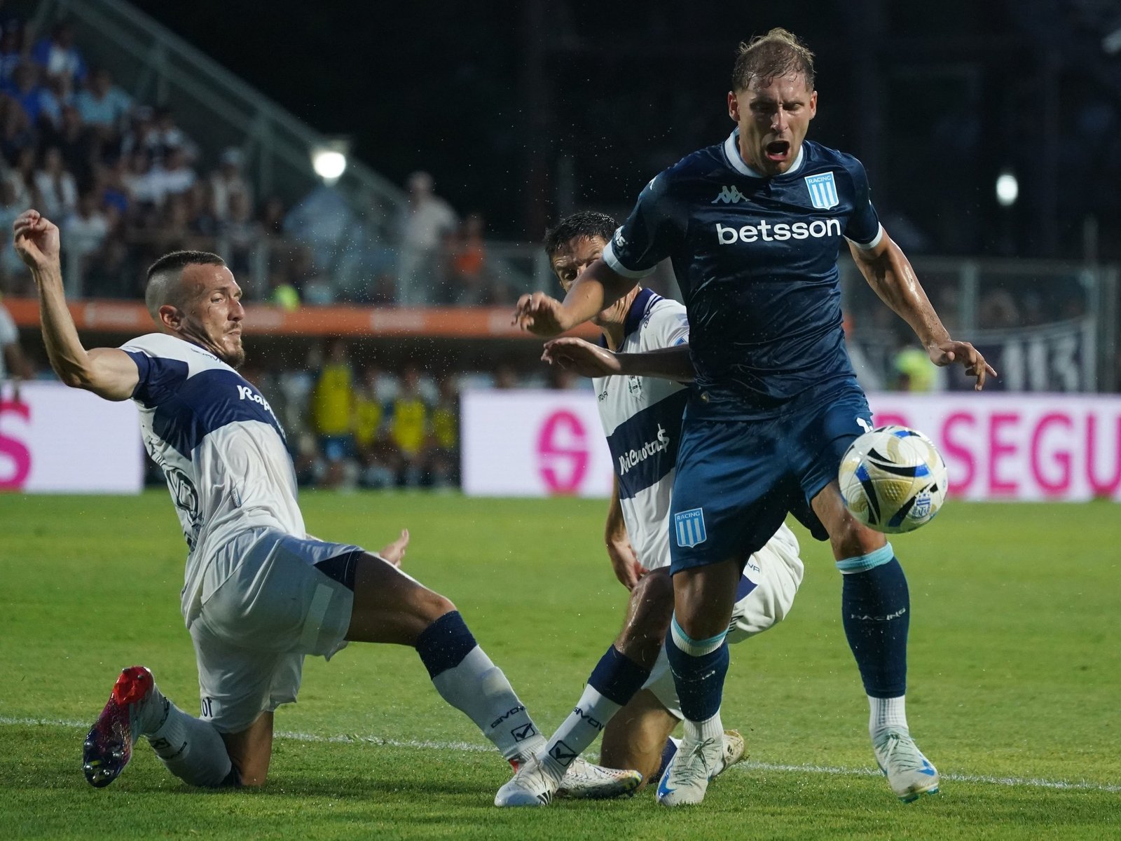 se fue de la concentración de Racing y no jugará por Copa Argentina