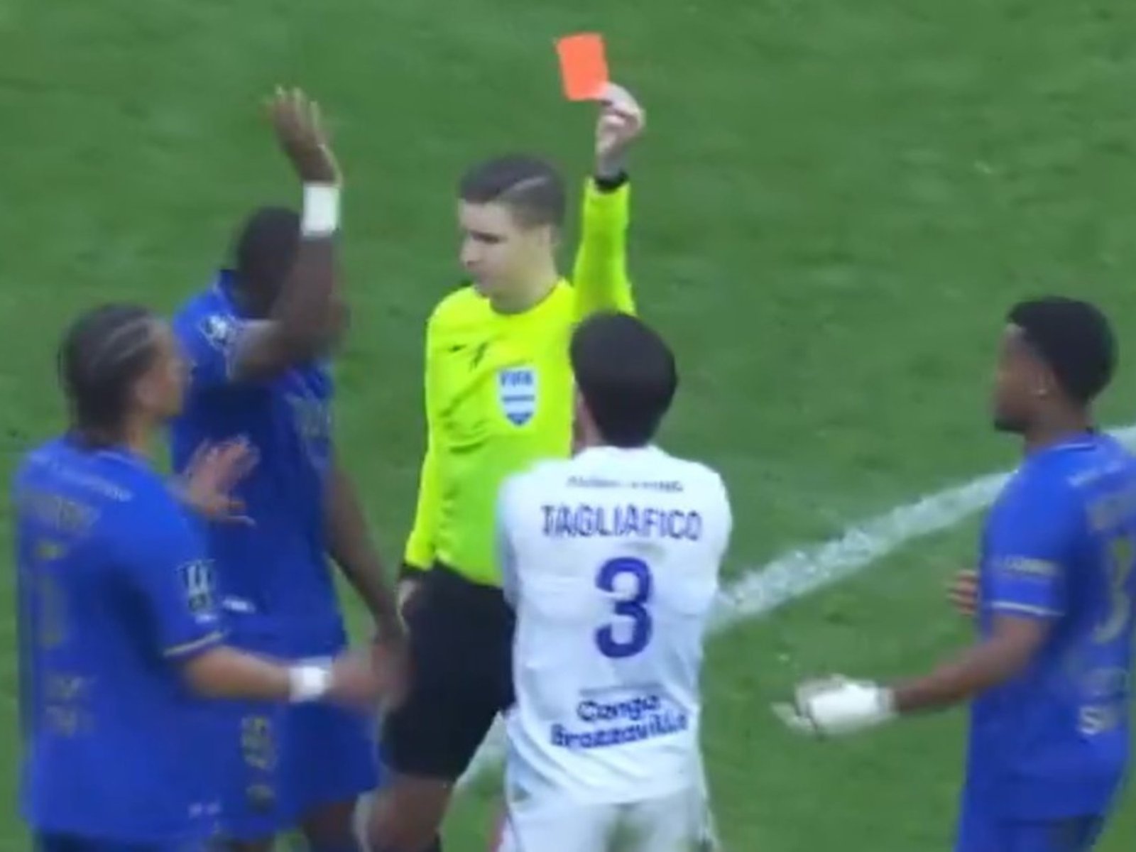 segunda roja consecutiva en un Lyon en crisis antes de sumarse a la Selección Argentina