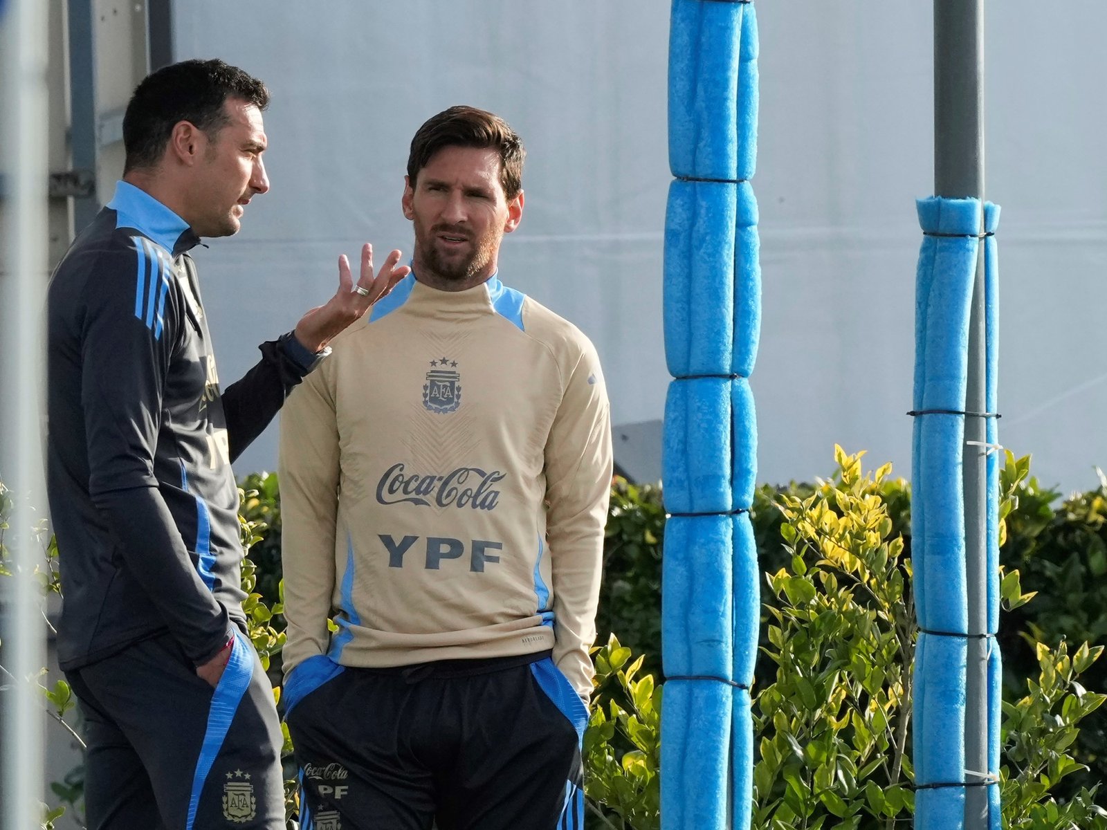 sería muy lindo jugar contra las potencias, pero...