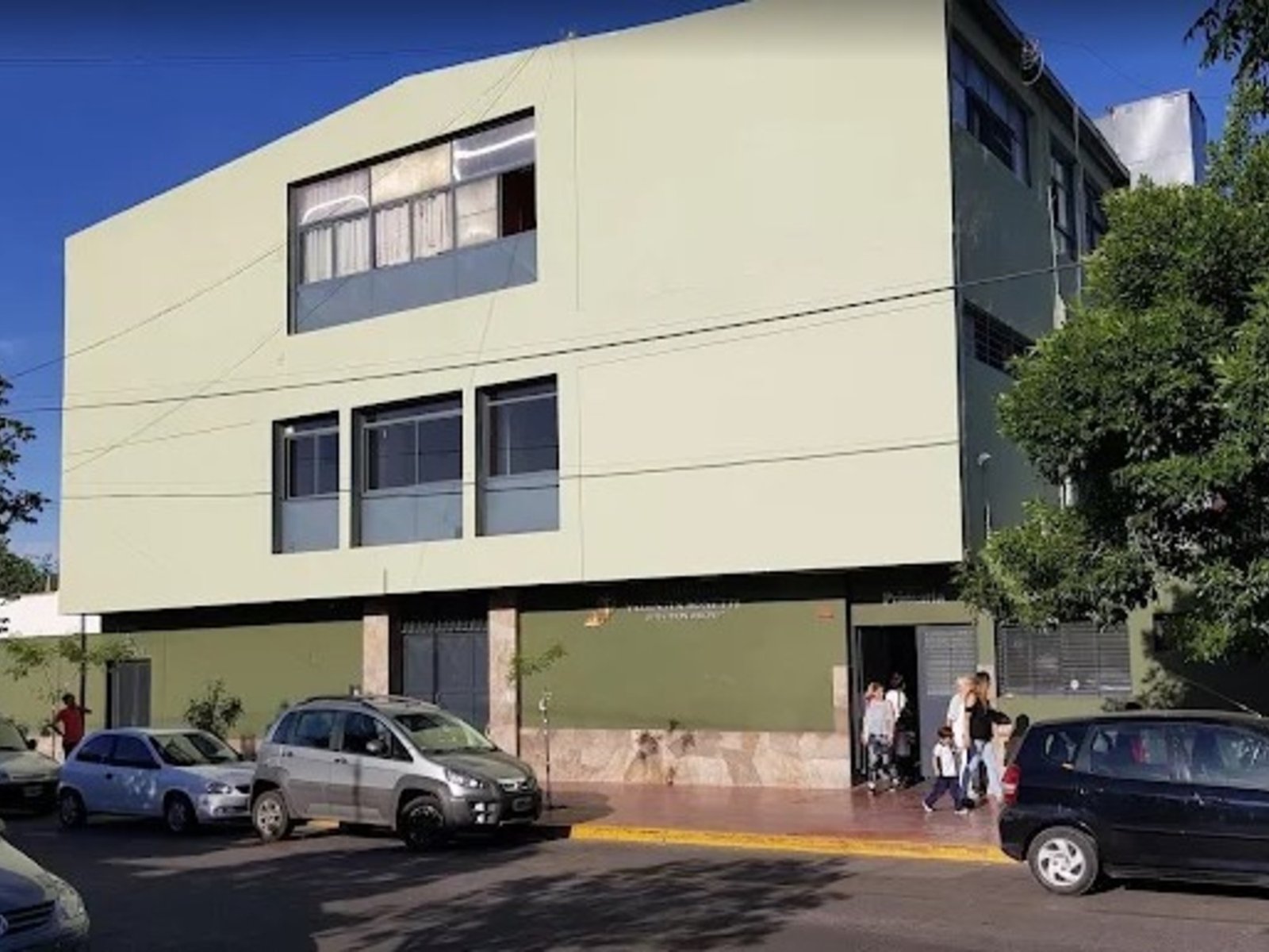 un adolescente que padecía asma, murió durante una clase de gimnasia en su colegio