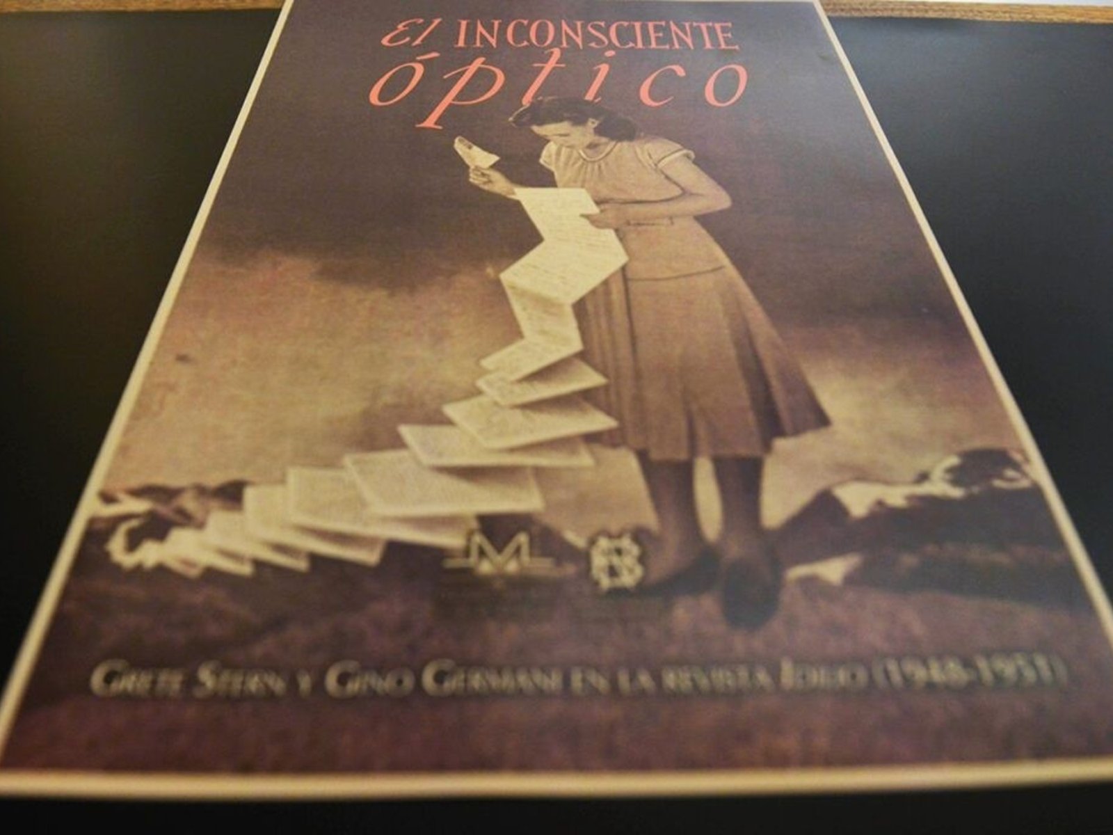 una muestra rescata los fotomontajes sobre sueños y mujeres