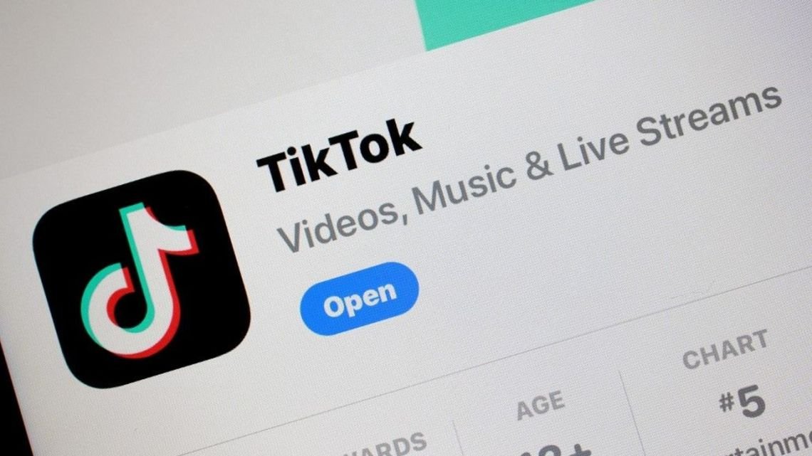 Amenazas con un arma en TikTok contra alumnos chaqueños: allanaron una casa y buscan al autor