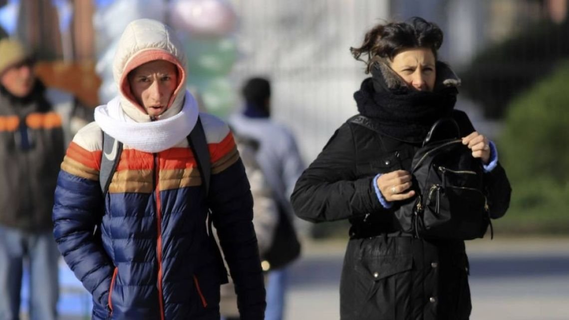 Avanza una masa de aire frío desde Antártida y refrescará en todo el país