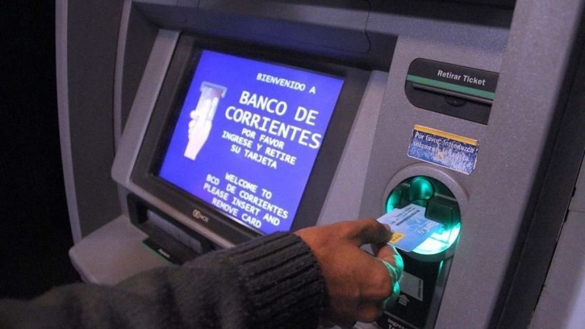 Bancos y billeteras virtuales: qué operaciones se podrán realizar durante el fin de semana largo del 1 de mayo
