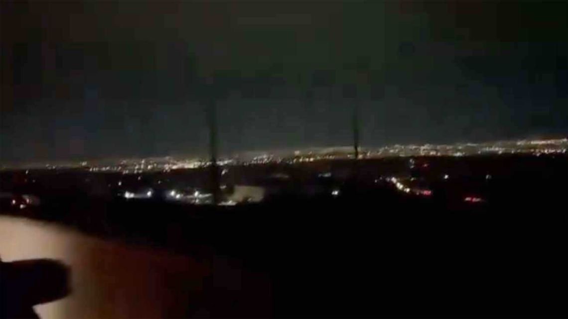 Cómo la onda corta desafía el apagón digital en Irán