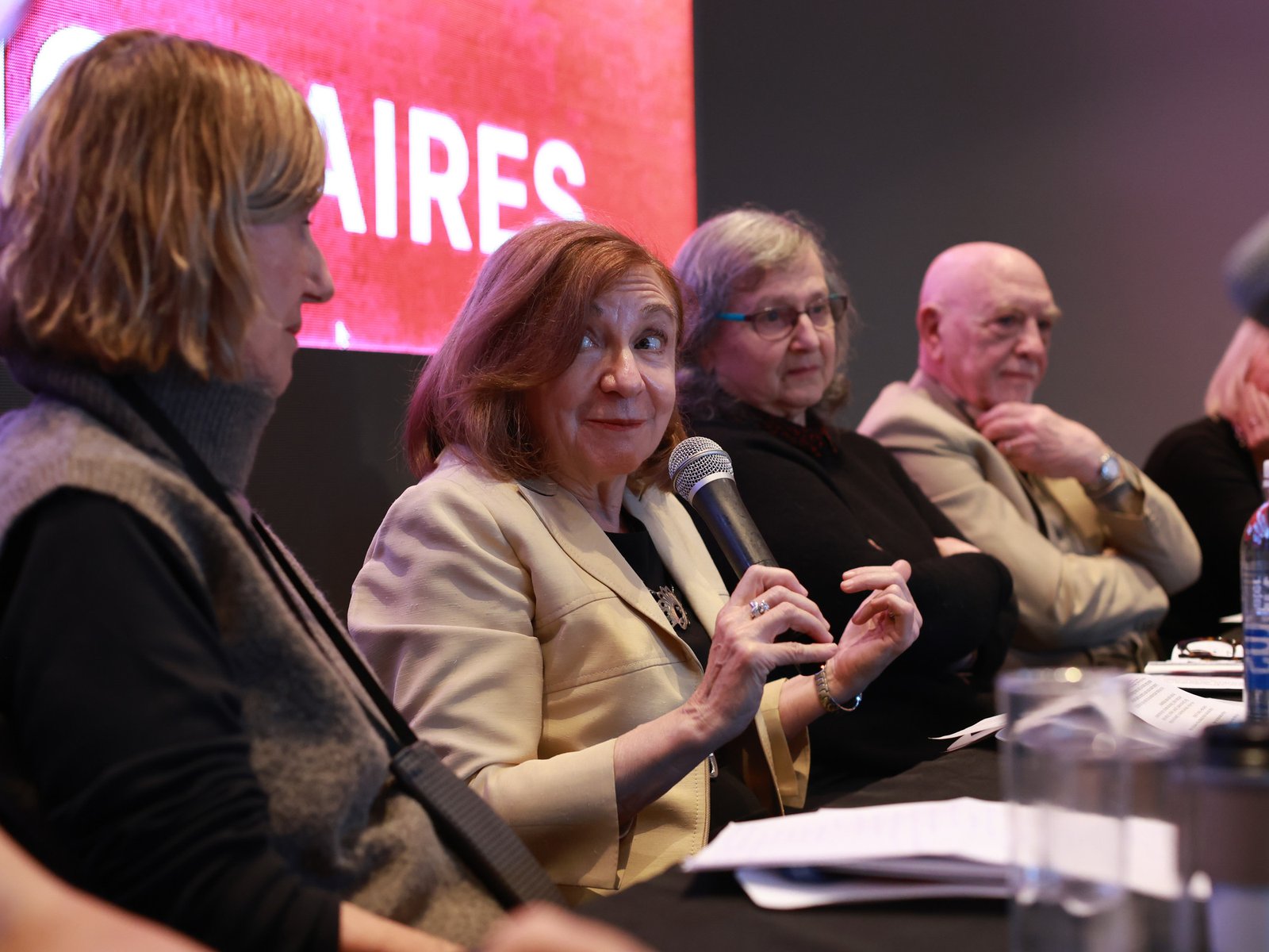 Con dos debates sobre la dictadura, la censura y el exilio, comenzaron los Diálogos en la Feria