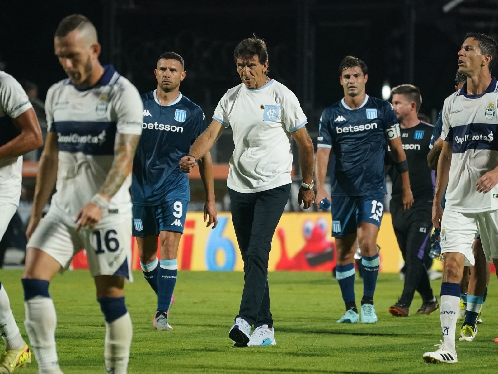Costas pierde dos bastiones en uno de sus peores momentos para un partido clave por la Copa Sudamericana