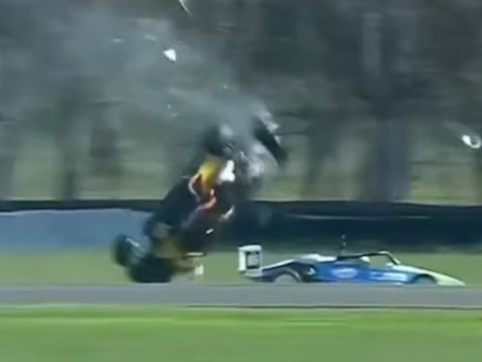 Cristian Galeano dio seis tumbos antes de terminar contra el césped