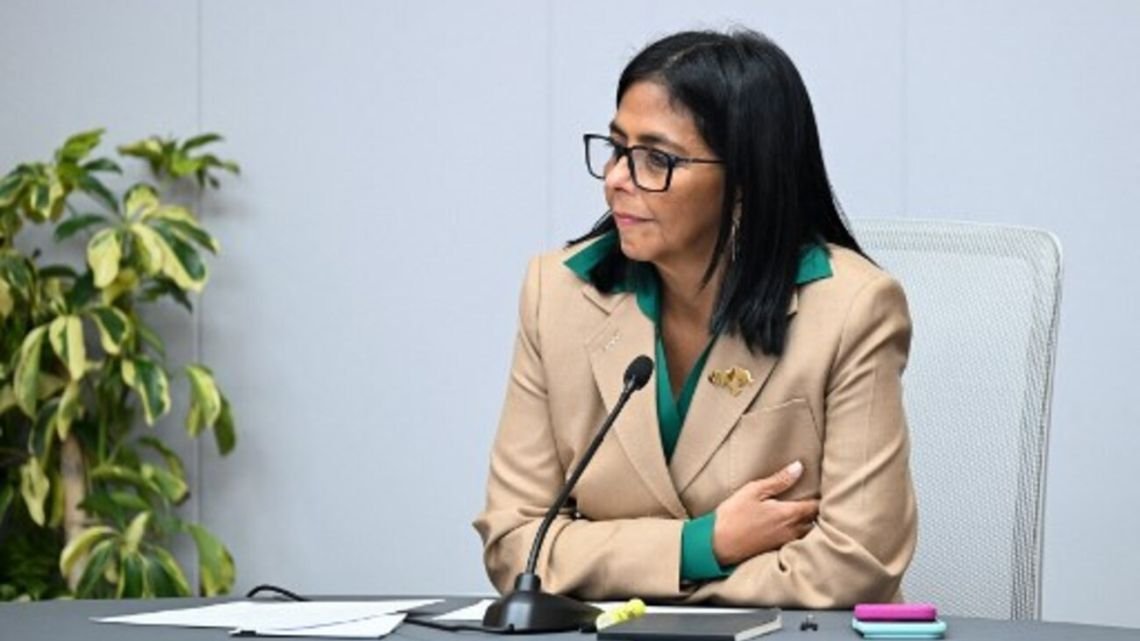 Delcy Rodríguez oficializó la salida de dos funcionarios clave del entorno de la esposa de Maduro