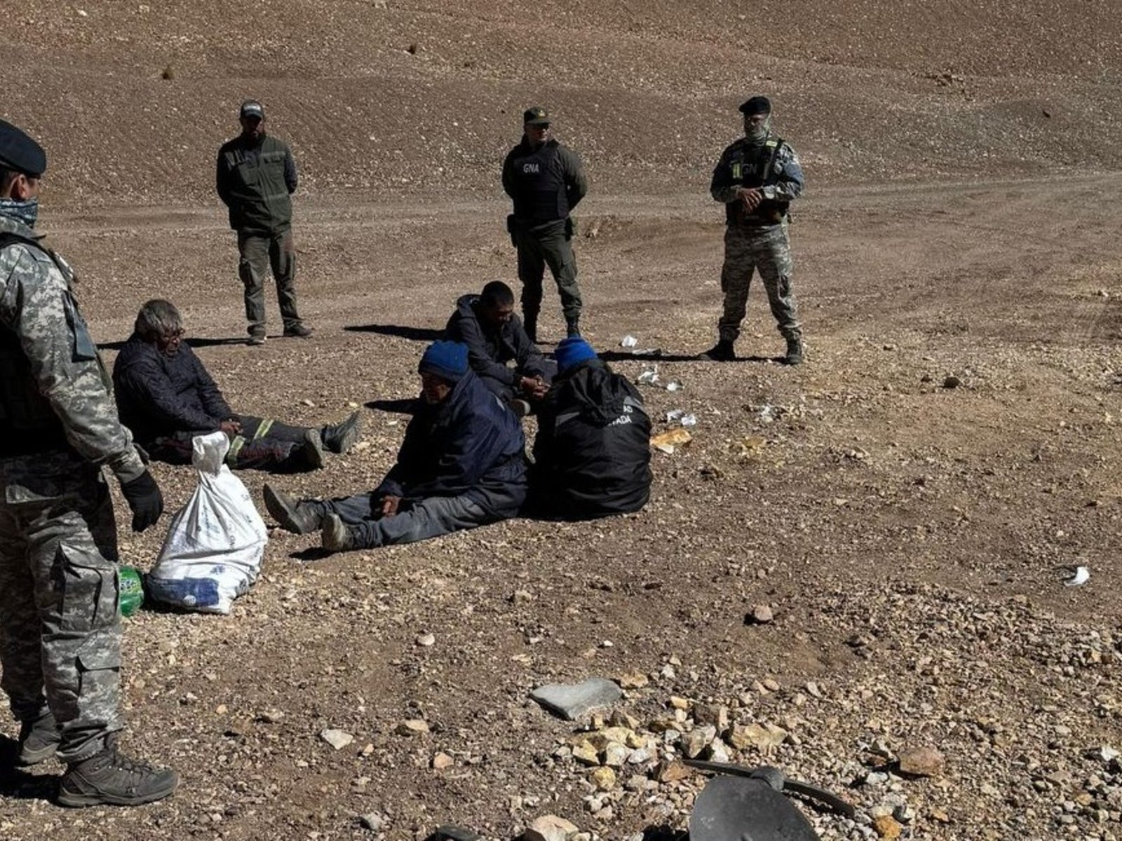 Detuvieron a cuatro mineros chilenos que se llevaban pepitas de oro del lado argentino de la Cordillera
