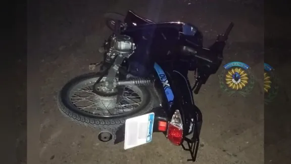 Dos adolescentes fueron detenidos tras robar una moto y escapar al ver a la Policía
