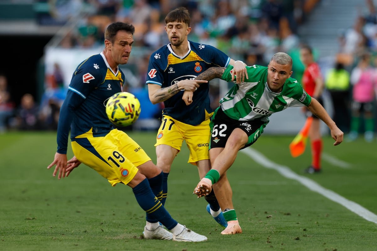 El Espanyol resiste ante un Betis espeso, que pone en peligro la quinta plaza | Fútbol | Deportes