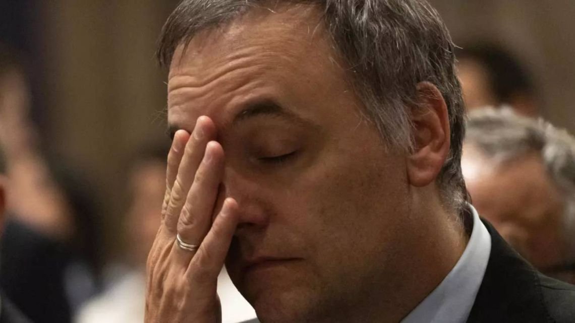 El Gobierno activa un "repechaje" legislativo en el Congreso para mitigar el impacto del escándalo de Adorni