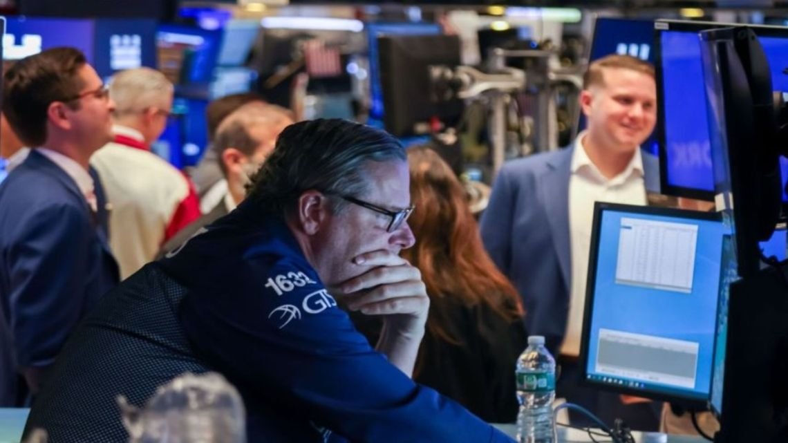 El Riesgo País profundiza su caída y cierra en 518 puntos básicos