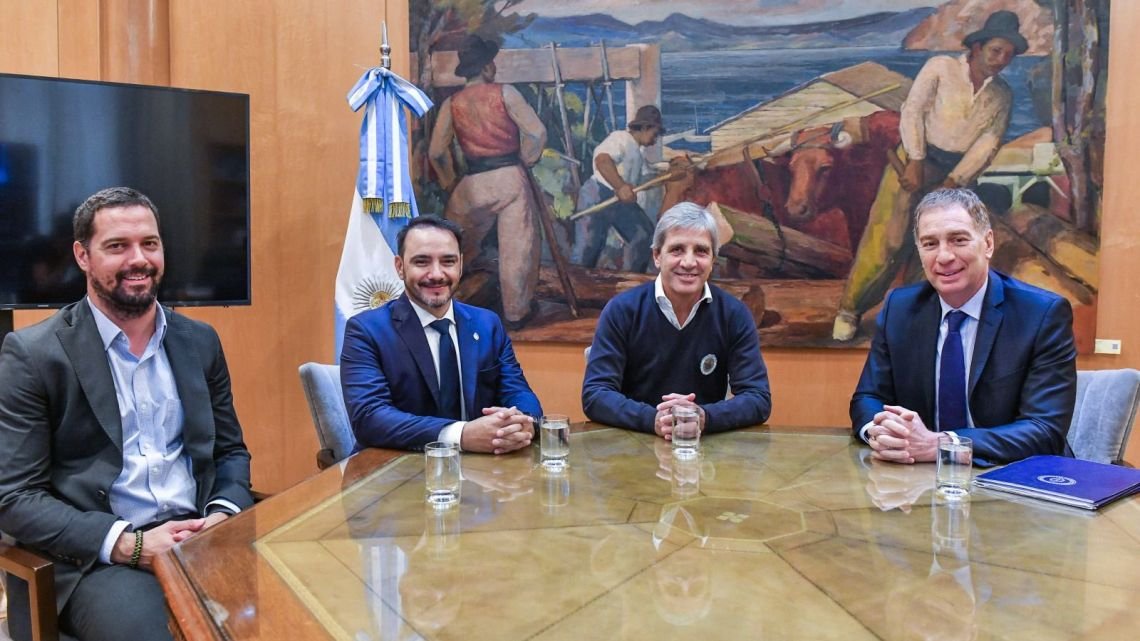 El gobernador de Corrientes en Casa Rosada: gestiones con Santilli y Caputo por obras clave para la provincia