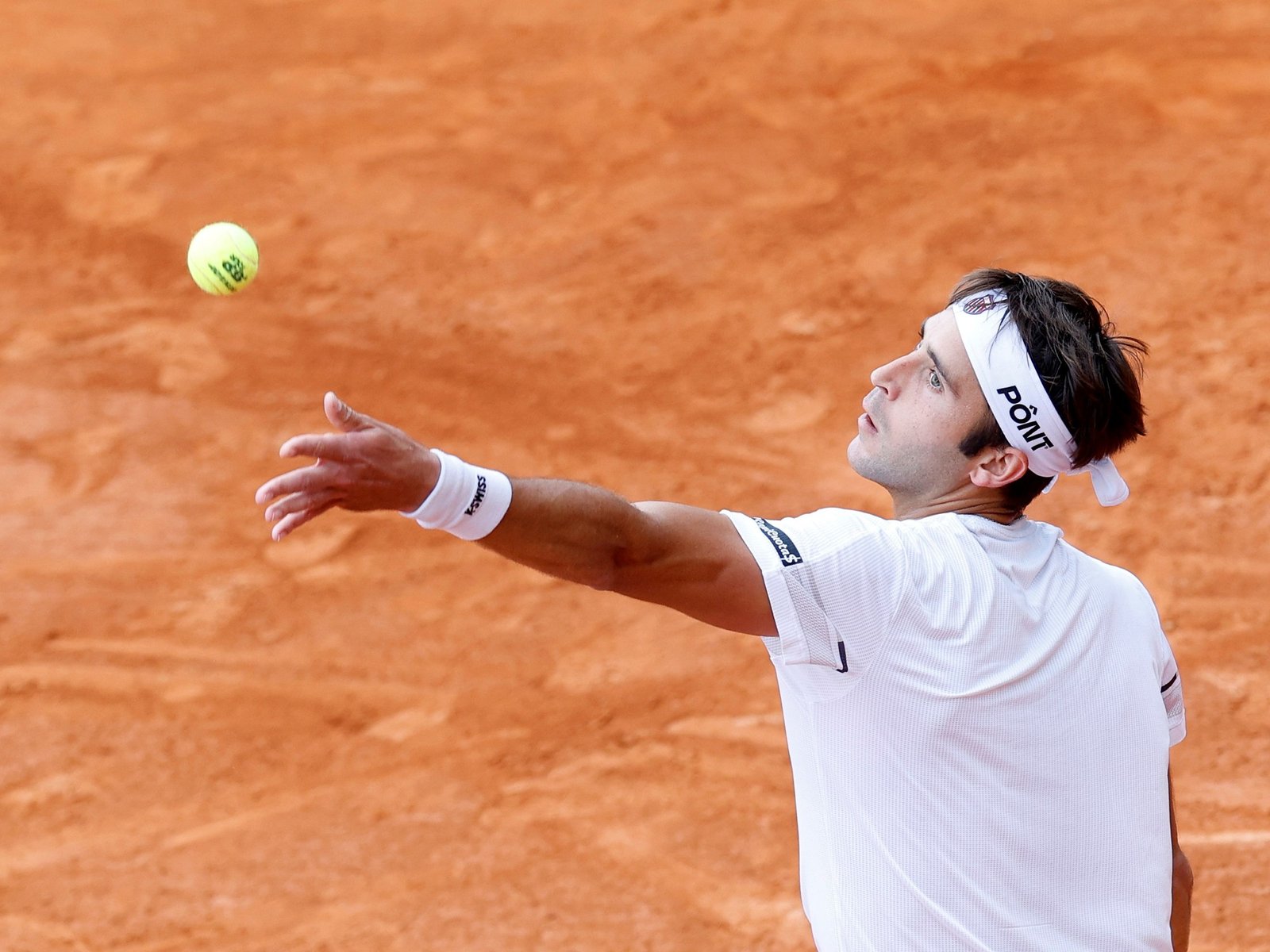 Etcheverry logró un sólido triunfo ante Dimitrov y Báez la pasa mal con Alcaraz